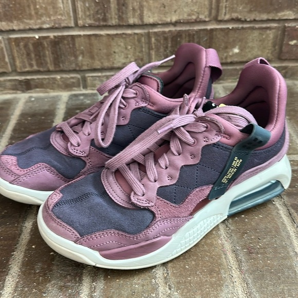 Nike Jordan MA2 Light Mulberry Cave Purple Off-Noir Saturn Gold Size 7.5 Womens - Picture 1 of 4